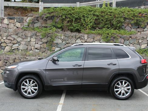 Used 2018 Jeep Cherokee Limited image 8