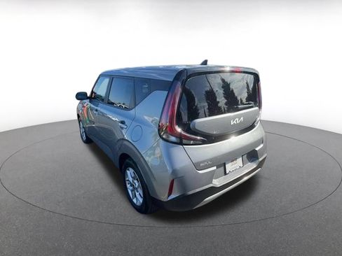 Used 2025 Kia Soul LX w/ LX Technology Package FWD image 8