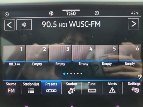 Certified 2023 Volkswagen Taos SE w/ Panoramic Sunroof Package image 19