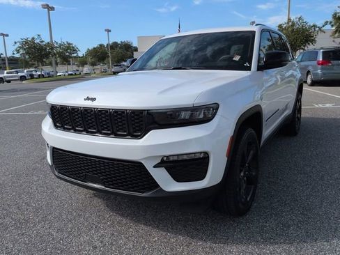 Used 2025 Jeep Grand Cherokee Limited w/ Black Appearance Package RWD image 8