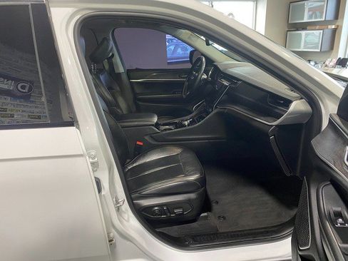 Used 2022 Jeep Grand Cherokee Limited image 16