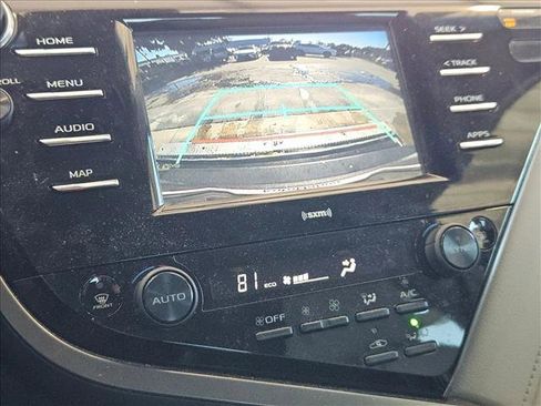 Used 2020 Toyota Camry SE image 10