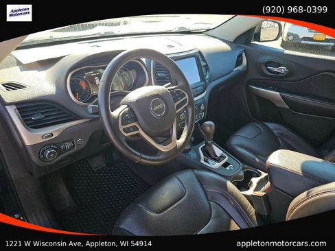 Used 2017 Jeep Cherokee Trailhawk image 12