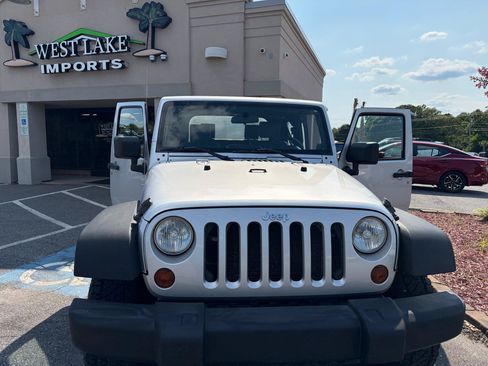Used 2009 Jeep Wrangler X AWD/4WD image 42