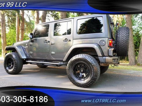 Used 2016 Jeep Wrangler Unlimited Sahara AWD/4WD image 11