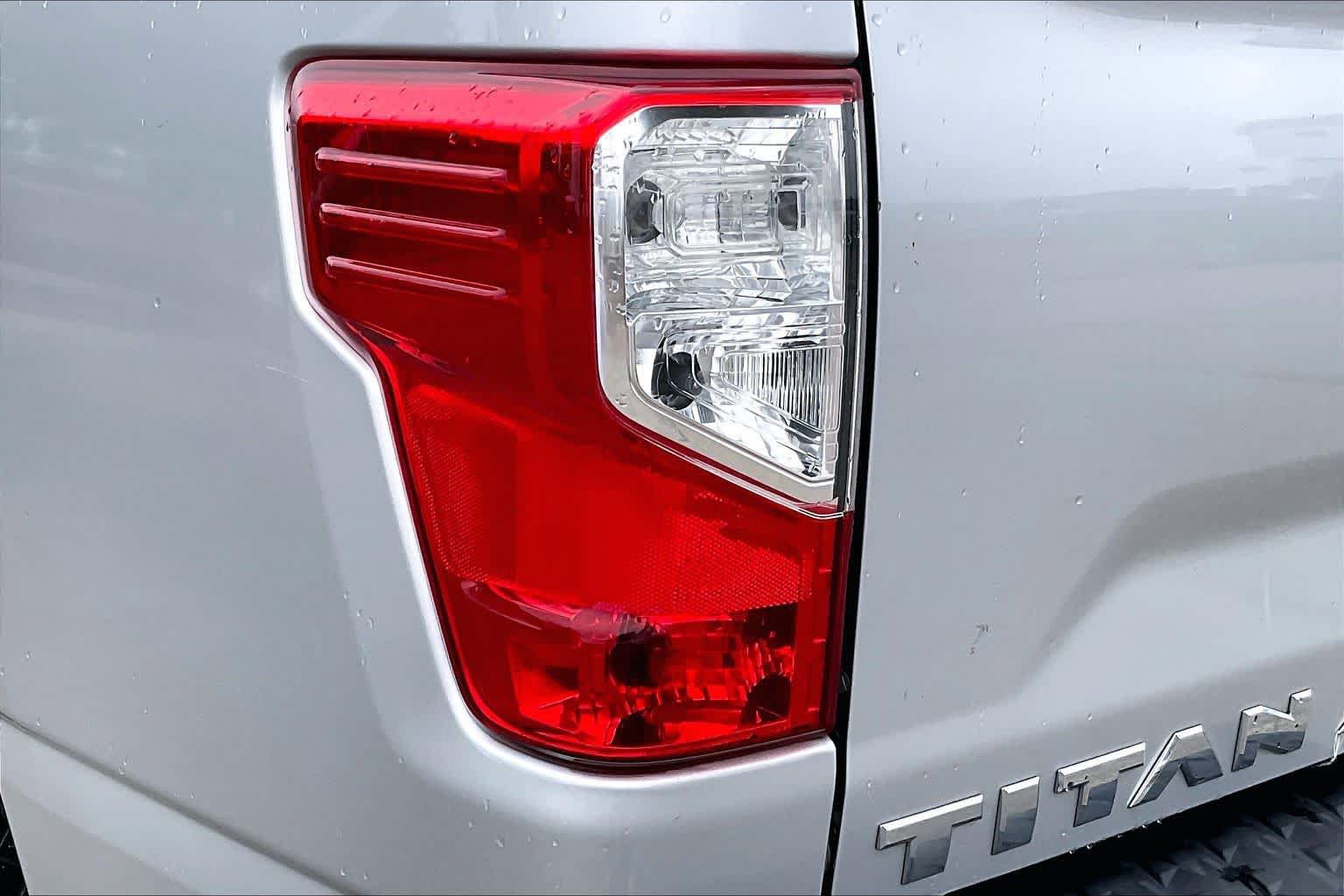 Used 2018 Nissan Titan SV w/ SV Convenience Package AWD/4WD image 25