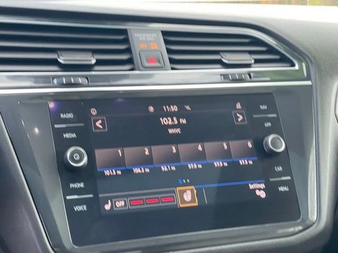 Used 2020 Volkswagen Tiguan SEL image 20