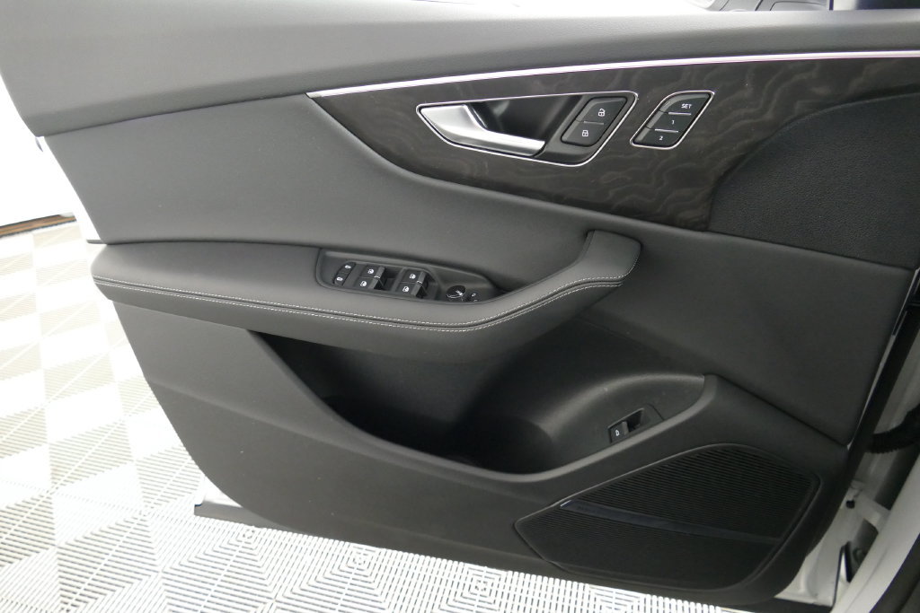 Used 2023 Audi Q8 Premium Plus AWD/4WD image 11