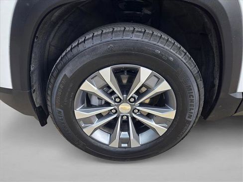 Used 2026 Chevrolet Equinox LT AWD/4WD image 11