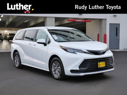 Used 2025 Toyota Sienna LE