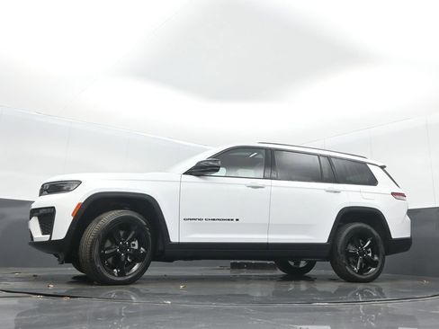 New 2026 Jeep Grand Cherokee L Limited w/ Limited Altitude Package AWD/4WD image 33