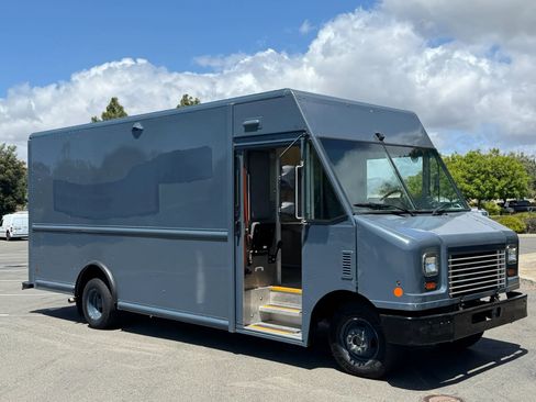 Used 2019 Ford E-450 and Econoline 450 Super Duty RWD image 5