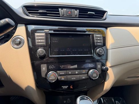 Used 2020 Nissan Rogue SV w/ Premium Package FWD image 22