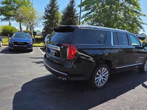 Used 2023 GMC Yukon XL Denali w/ Denali Reserve Package AWD/4WD image 6