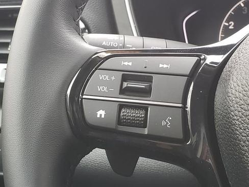 Used 2025 Honda Pilot EX-L image 18