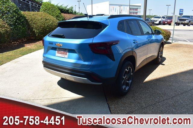 Used 2025 Chevrolet Trax LT w/ Driver Confidence Package FWD image 11