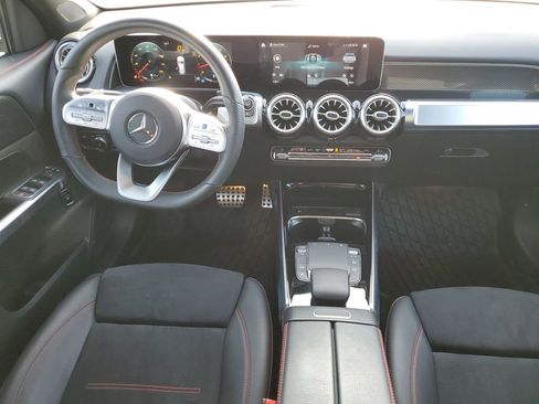 Used 2021 Mercedes-Benz GLB 250 4MATIC image 25
