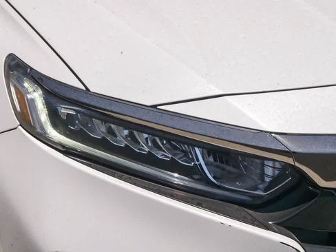 Used 2018 Honda Accord Sport image 4