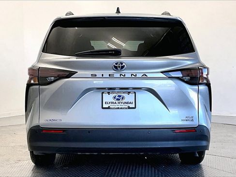 Used 2024 Toyota Sienna XLE image 4
