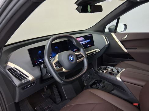 Used 2023 BMW iX xDrive50 w/ Sport Package AWD/4WD image 2