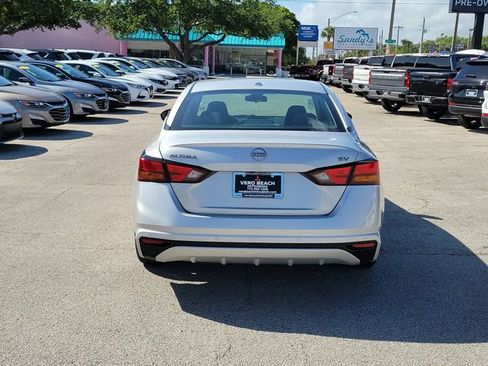 Used 2023 Nissan Altima 2.5 SV image 5