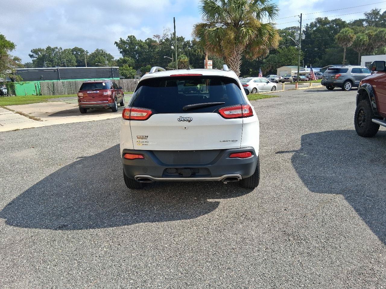 Used 2016 Jeep Cherokee Limited w/ Trailer Tow Group AWD/4WD image 4