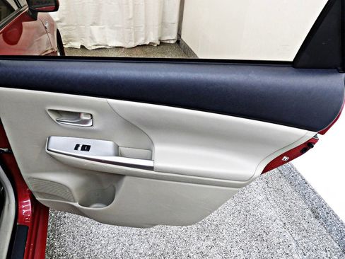 Used 2014 Toyota Prius V Five image 12