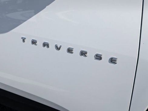 Used 2023 Chevrolet Traverse LT image 23