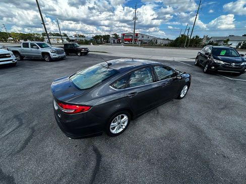 Used 2018 Ford Fusion SE w/ Fusion SE Technology Package image 18