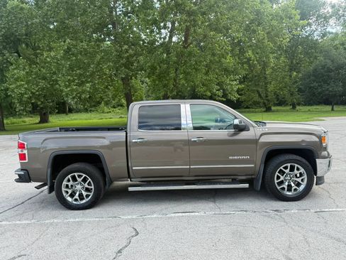 Used 2014 GMC Sierra 1500 SLT w/ SLT Crew Cab Value Package AWD/4WD image 4