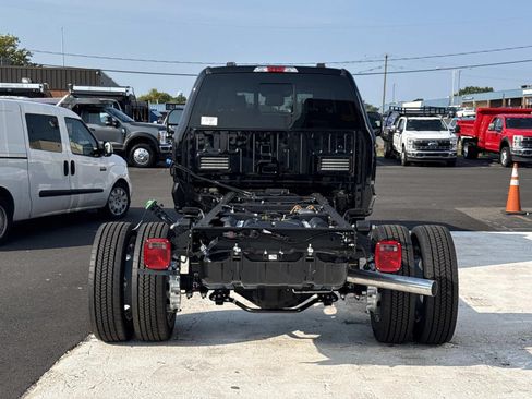 New 2026 Ford F550 4x4 Crew Cab image 4