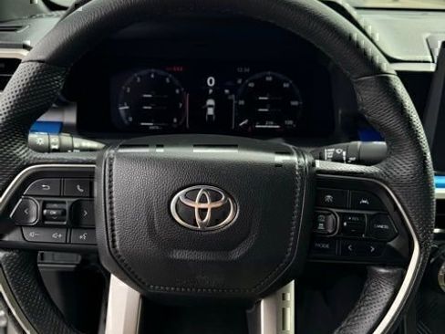 Certified 2025 Toyota Tacoma TRD Off-Road AWD/4WD image 20