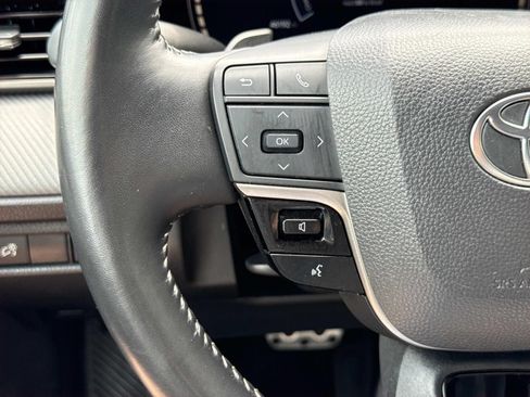 Used 2025 Toyota Camry SE FWD image 15