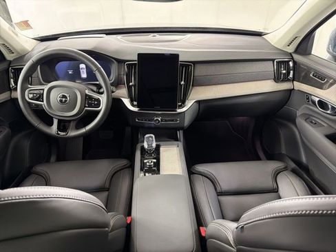 Certified 2025 Volvo XC90 T8 Ultra w/ Protection Package Premier AWD/4WD image 28