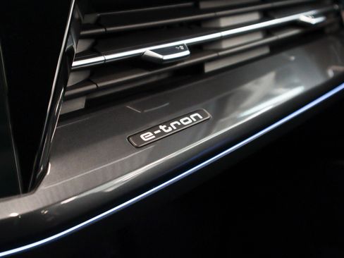 Used 2024 Audi Q4 e-tron Premium Plus image 23