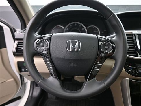 Used 2016 Honda Accord Touring image 23