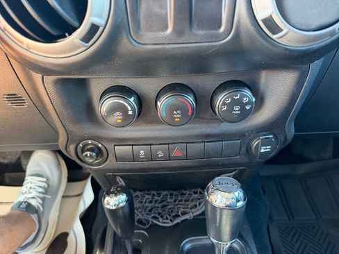 Used 2016 Jeep Wrangler Sport w/ Quick Order Package 24S AWD/4WD image 17