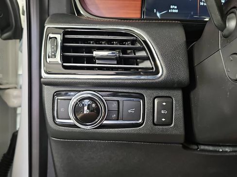 Used 2021 Lincoln Navigator Reserve w/ Luxury Package RWD image 26