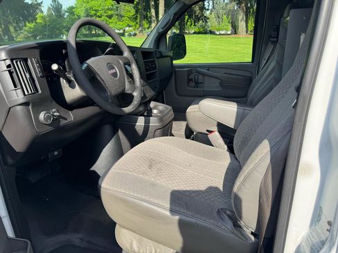 Used 2009 GMC Savana 3500 RWD image 11