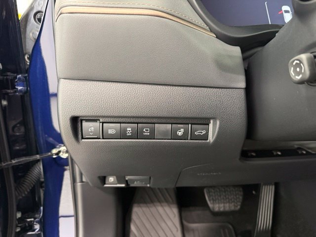 Used 2024 Toyota Venza Limited AWD/4WD image 11