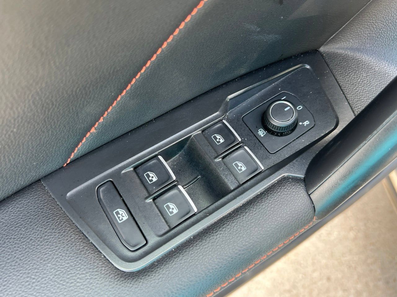 Used 2024 Volkswagen Tiguan SE FWD image 12