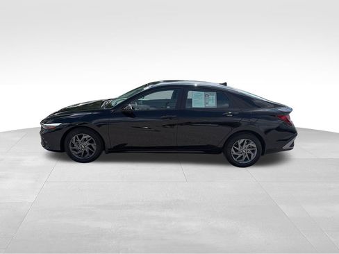 Used 2024 Hyundai Elantra SEL FWD image 3