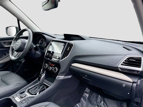 Used 2024 Subaru Forester Limited image 31