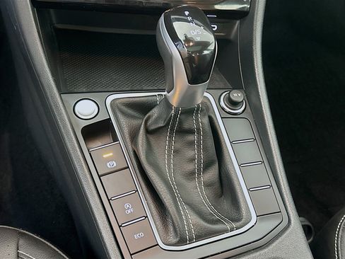 Used 2023 Volkswagen Jetta SE w/ Panoramic Sunroof Package FWD image 24