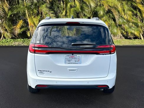 New 2026 Chrysler Pacifica Select FWD image 4