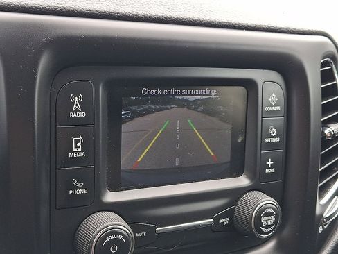 Certified 2018 Jeep Compass Latitude w/ Cold Weather Group AWD/4WD image 15