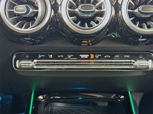 Used 2025 Mercedes-Benz GLB 250 4MATIC image 15