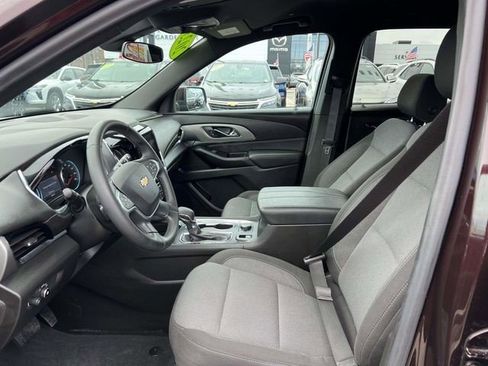Certified 2023 Chevrolet Traverse LT w/ Rear Camera Mirror Package image 16