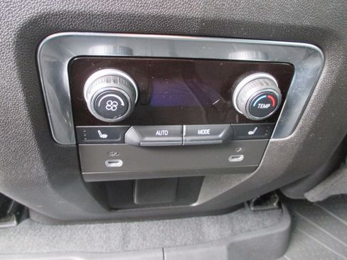 Used 2023 Chevrolet Suburban LT w/ Luxury Package image 13