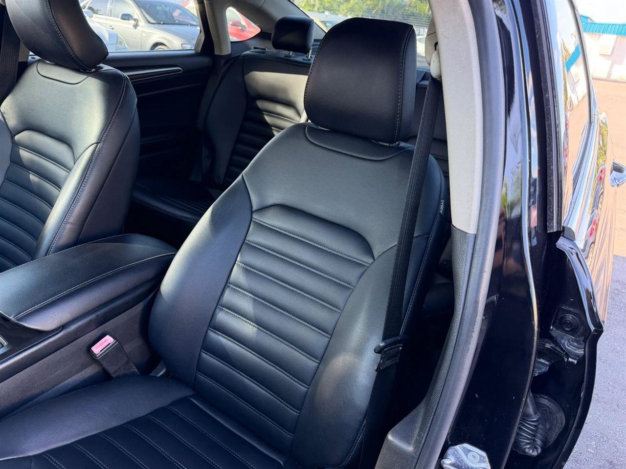 Used 2019 Ford Fusion SEL FWD image 22